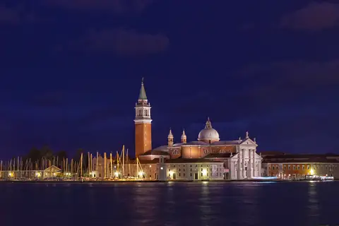 L’isola di San Giorgio Maggiore di notte